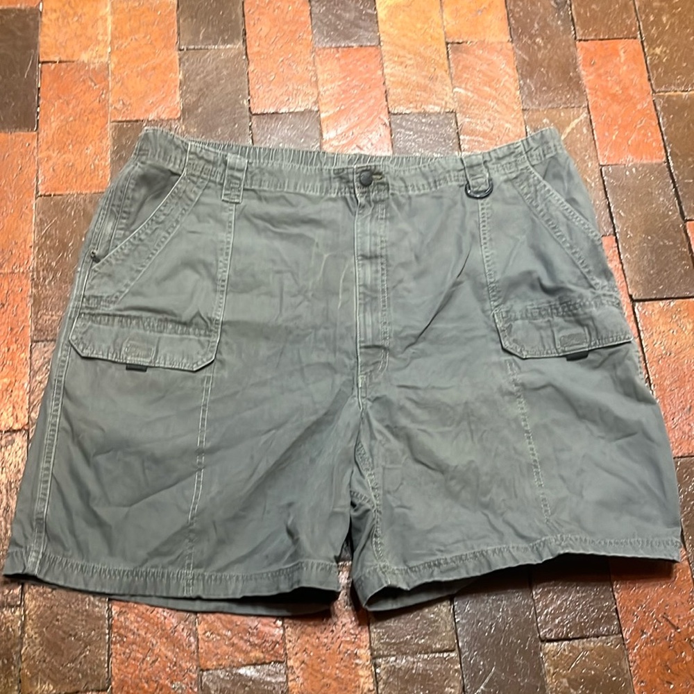 Size 48 Wrangler hiking cargo shorts 7“ inseam olive green 1149
